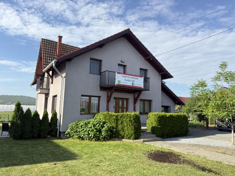 Casă cu 4 camere în Crăciunești