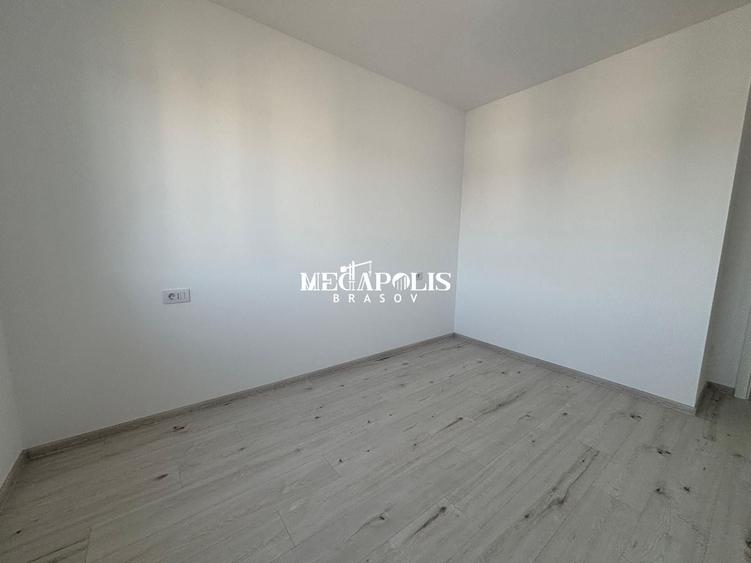 Apartament cu 3 camere decomandat în Tractorul