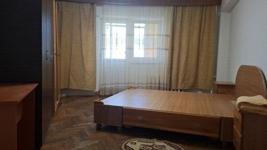 Apartament cu 3 camere decomandat în Crângași