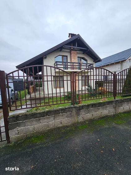 Casă cu 4 camere cu Teren 740 Mp în Central