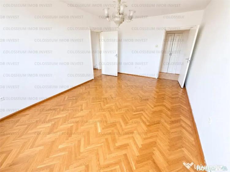Apartament cu 3 camere decomandat în Calea București