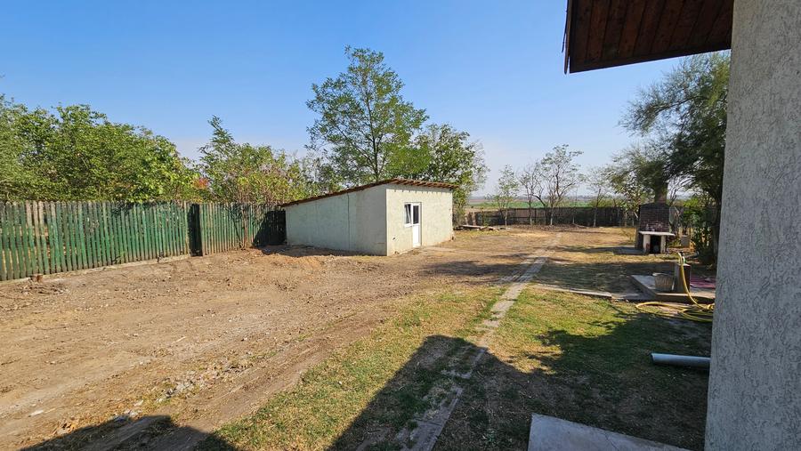 Casă cu 3 camere cu Teren 1509 Mp în Buciumeni