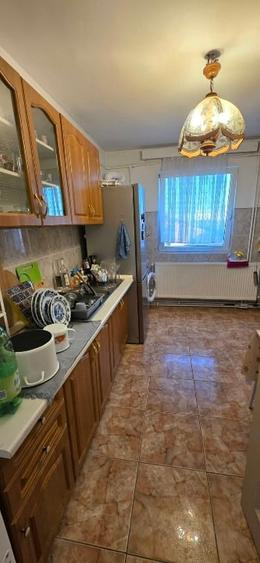 Apartament cu 3 camere semidecomandat, mobilat în Circumvalațiunii
