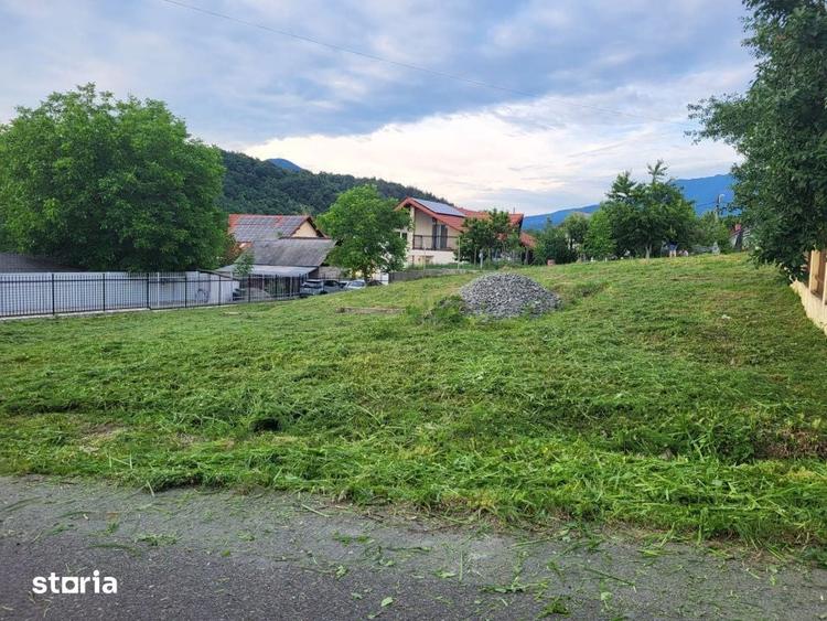 Teren de 705 mp, în Ferneziu
