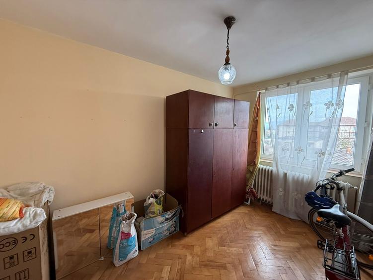 Apartament cu 3 camere decomandat în Progresul
