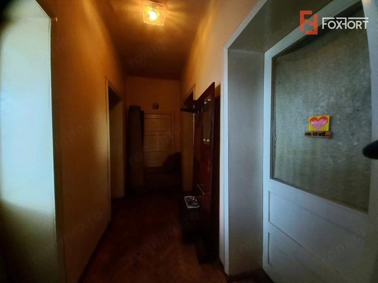 Casă cu 5 camere cu Teren 337 Mp în Crișan