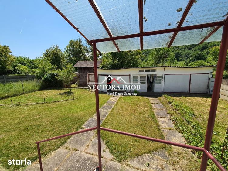 Casă cu 7 camere cu Teren 2300 Mp în Orașul Nou