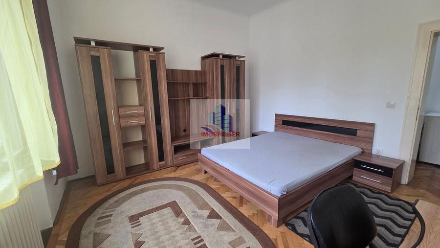 Casă cu 3 camere cu Canalizare în Central