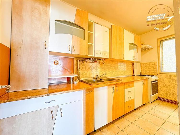 Apartament cu 3 camere decomandat, mobilat în Ciucului