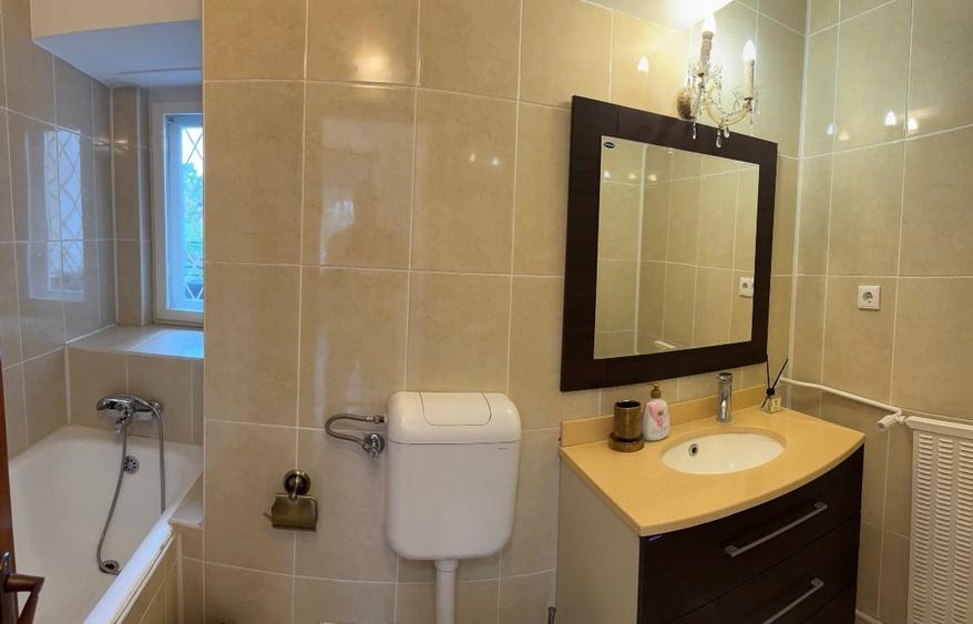 Apartament cu 3 camere decomandat, mobilat în Decebal