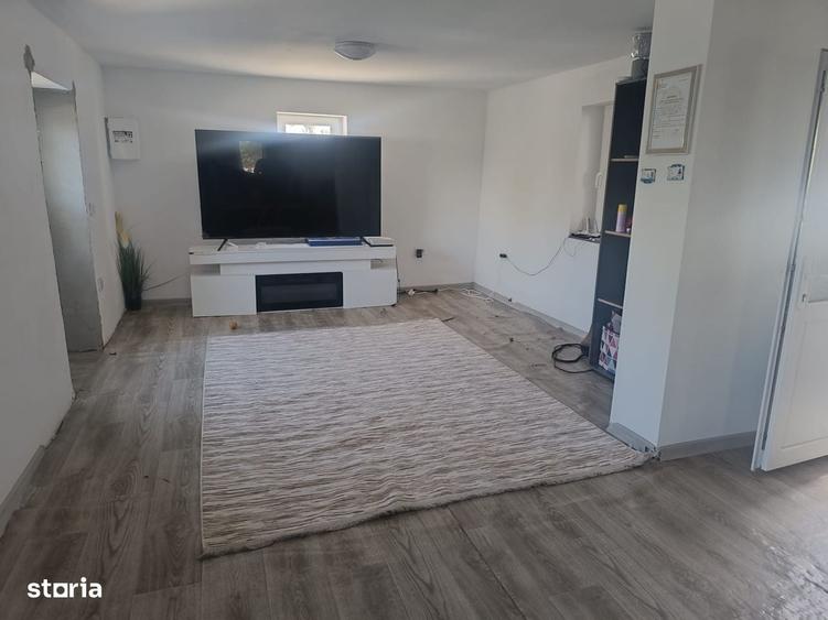 Casă cu 3 camere în Curmătura