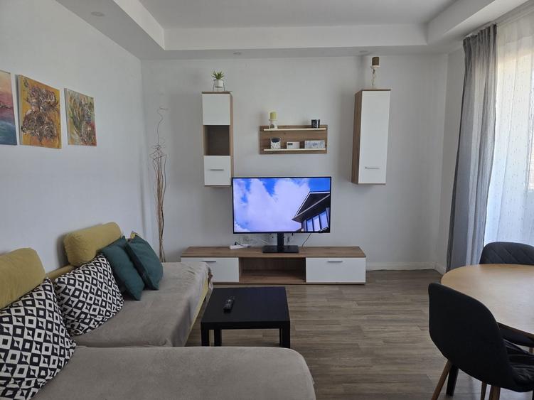 Apartament cu 3 camere semidecomandat în Ștefăneștii de Jos