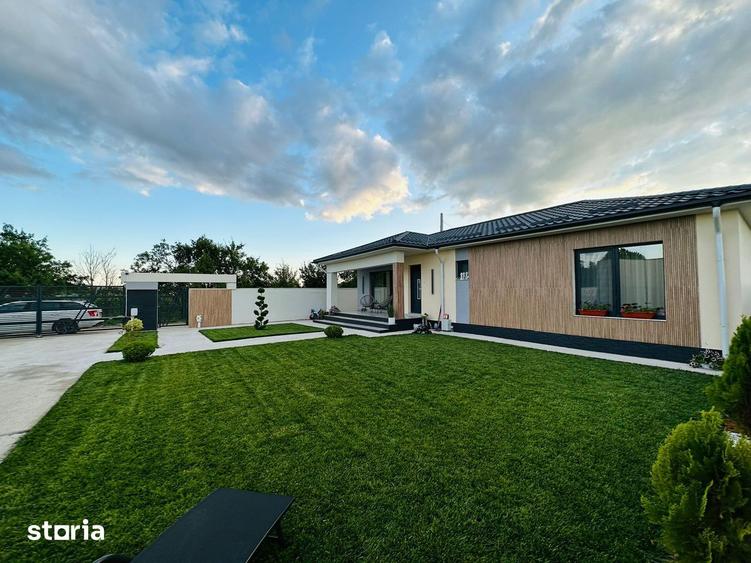 Casă cu 4 camere cu Teren 500 Mp în Țițești