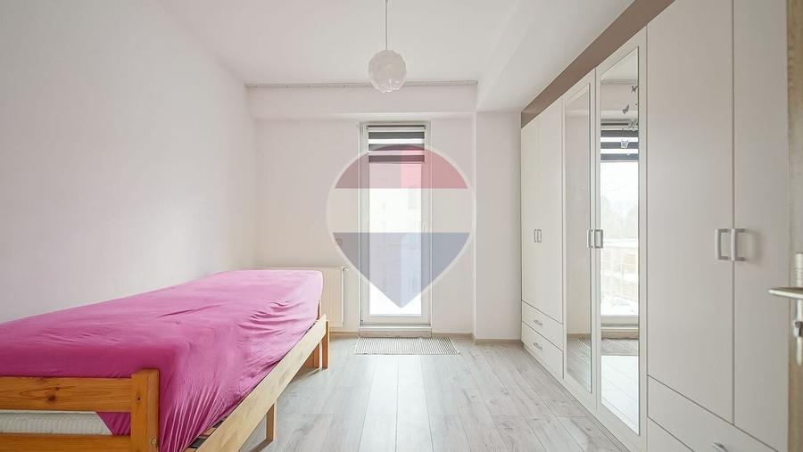 Apartament cu 3 camere decomandat, mobilat în Tractorul