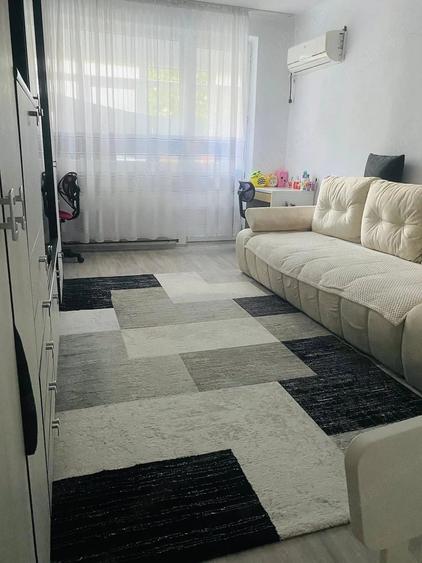 Apartament cu 3 camere decomandat în Exterior Vest
