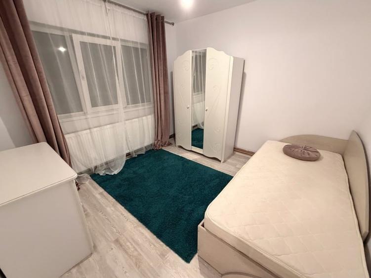 Apartament cu 3 camere decomandat, mobilat în Lipovei