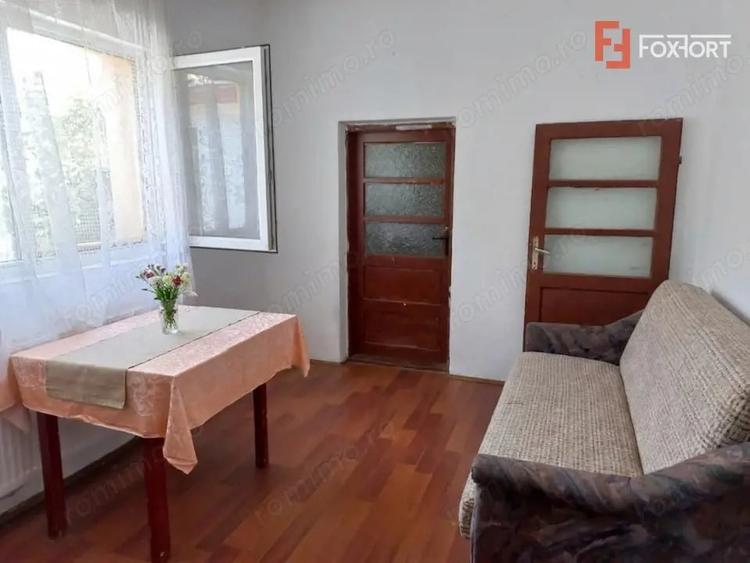 Casă cu 6 camere cu Teren 489 Mp în Plopi