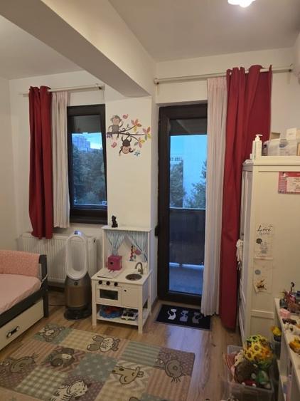 Apartament cu 3 camere decomandat, mobilat în Titan