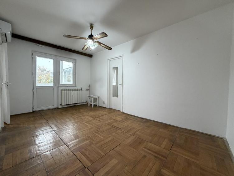 Apartament cu 3 camere nedecomandat, mobilat în P-ța Doina