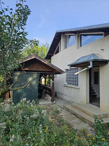 Casă cu 3 camere cu Teren 1000 Mp în Central