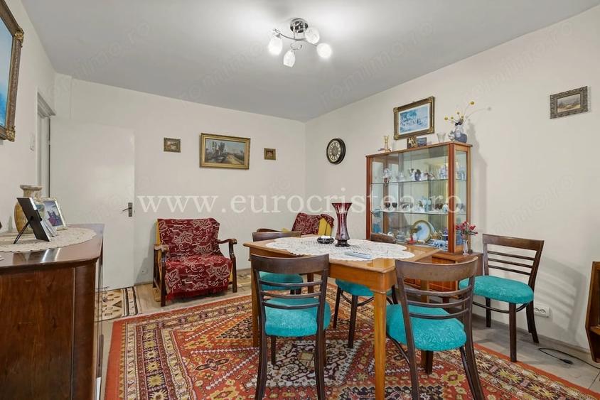 Apartament cu 3 camere decomandat în Central