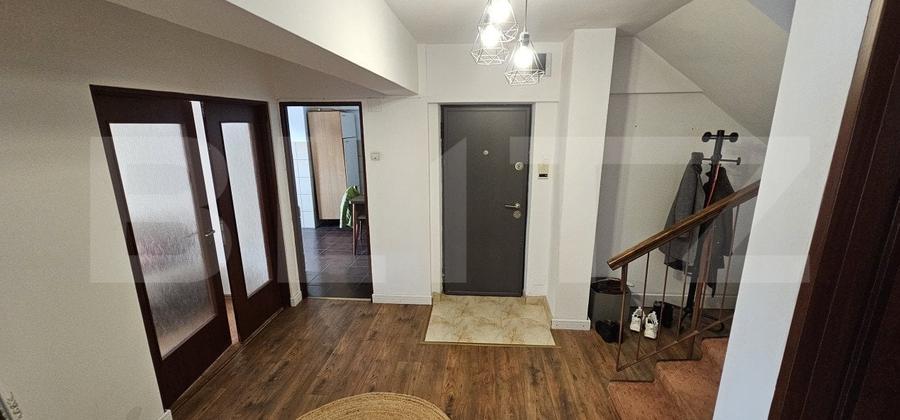 Apartament cu 5 camere decomandat, mobilat în Trident