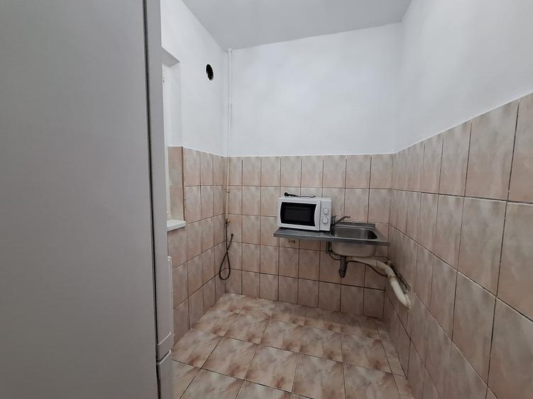 Garsonieră semidecomandată, mobilată în Lipovei