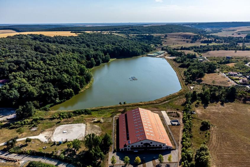 Teren agricol extravilan de 125077 mp, în Herneacova