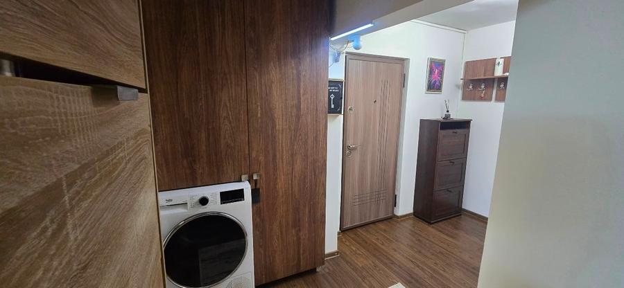Apartament cu 3 camere decomandat, mobilat în Central