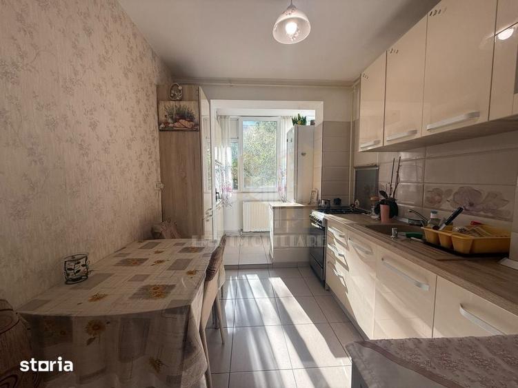 Apartament cu 3 camere semidecomandat în Gării
