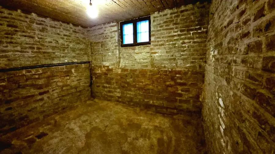 Casă individuală cu 10 camere cu Canalizare în Dorobanți