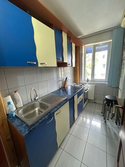 Apartament cu 3 camere decomandat în Sud