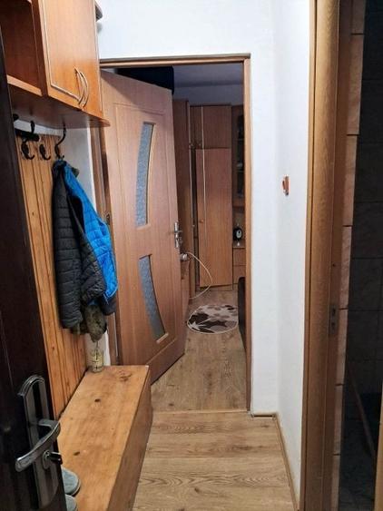 Apartament cu 2 camere semidecomandat, mobilat în 9 Mai