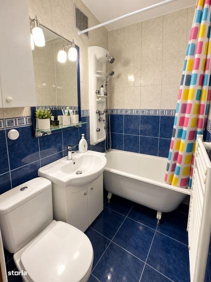 Apartament cu 3 camere semidecomandat în Florilor