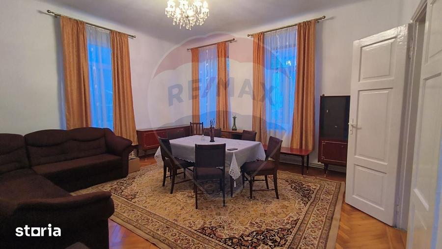 Casă cu 3 camere cu Teren 127.58 Mp în Piața Centrală