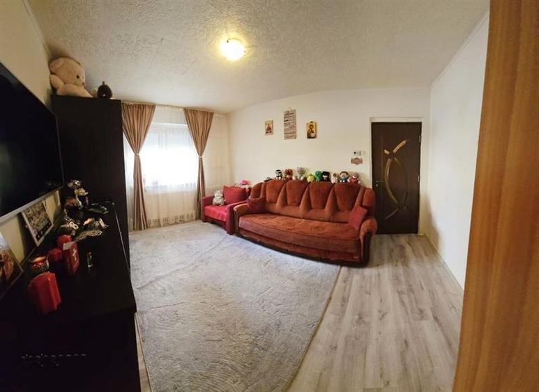 Apartament cu 2 camere semidecomandat, mobilat în Noua