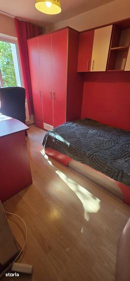Apartament cu 3 camere decomandat în Micro 6