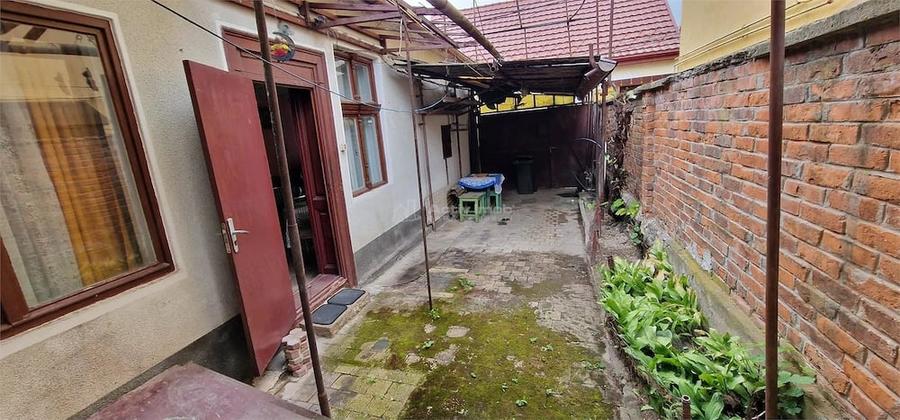 Casă cu 5 camere cu Teren 108 Mp în Muncitoresc