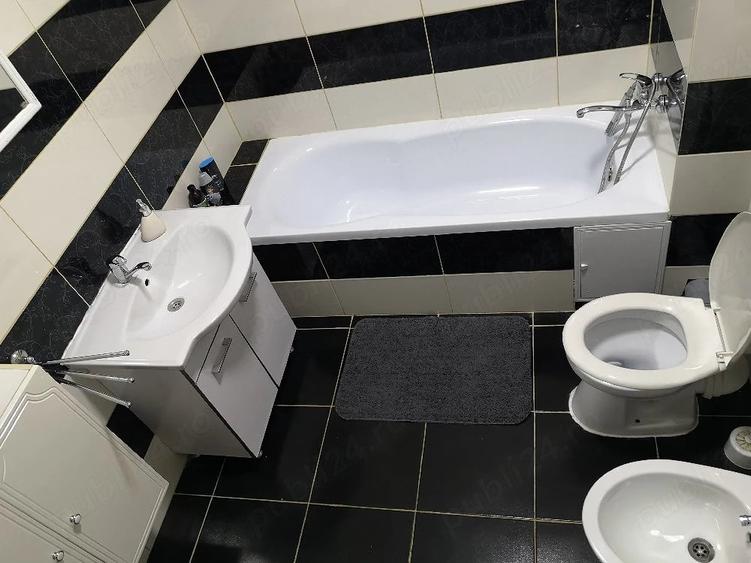 Apartament cu 3 camere decomandat în UTA