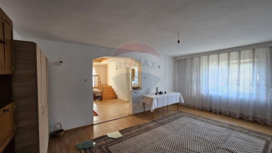 Casă cu 5 camere cu Teren 2078 Mp în Bogata