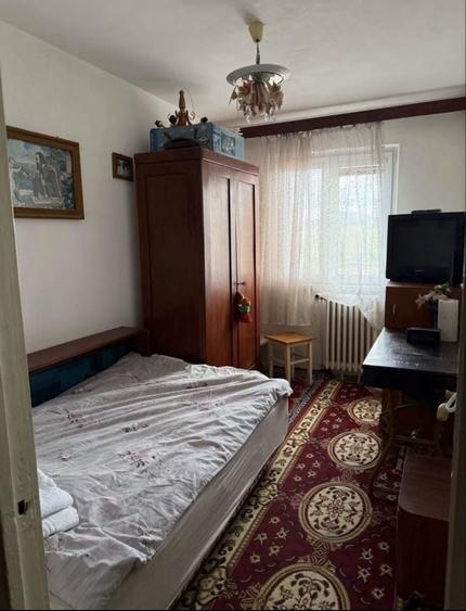 Apartament cu 3 camere semidecomandat în Govândari