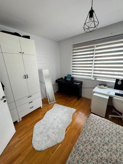 Casă cu 5 camere cu Canalizare în Central