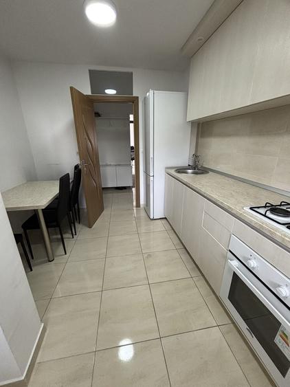 Apartament cu 3 camere decomandat în Între Lacuri