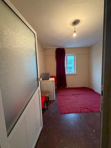 Apartament cu 3 camere semidecomandat în Cataloi