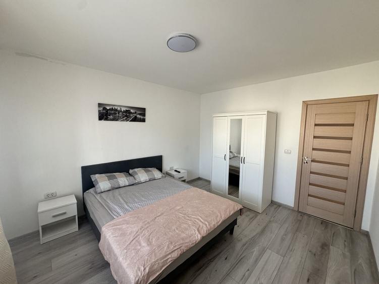 Apartament cu 3 camere semidecomandat, mobilat în UTA
