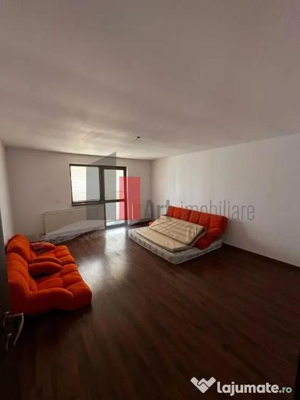Casă cu 5 camere cu Teren 476 Mp în Dudu