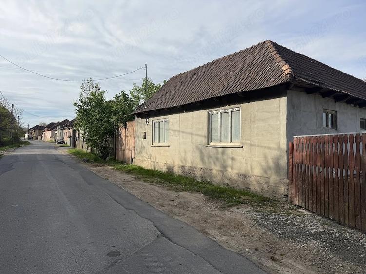 Casă cu 3 camere cu Teren 2400 Mp în Brădet