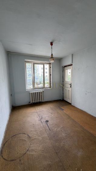 Apartament cu 4 camere decomandat în Sud