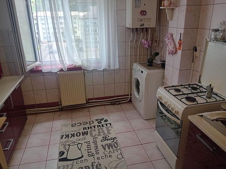 Apartament cu 3 camere decomandat în Precista