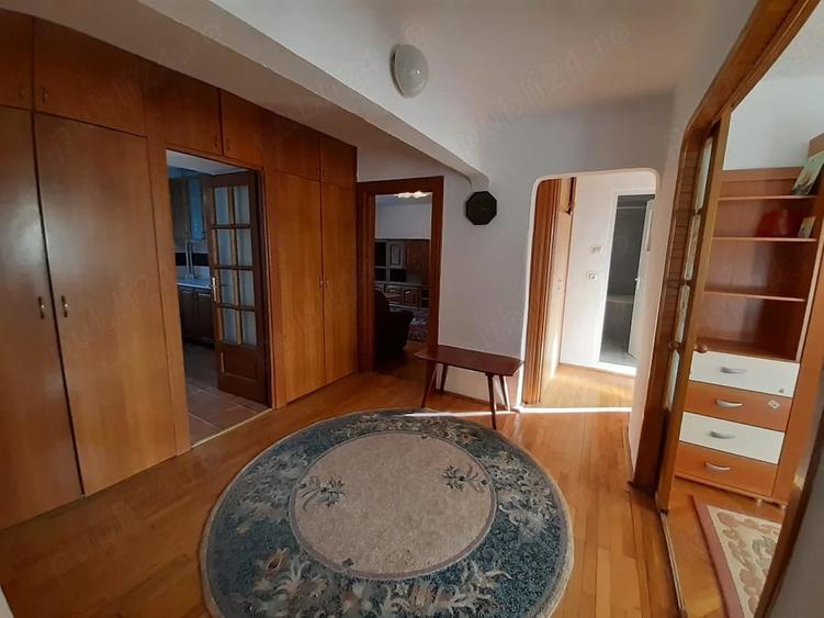 Apartament cu 4 camere decomandat în Nufărul
